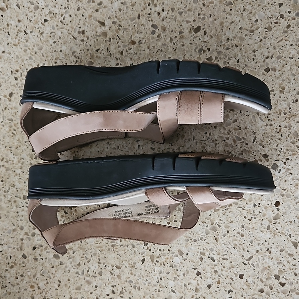 Women's size 9 Neutral Abeo tan sandals - Picture 8 of 10